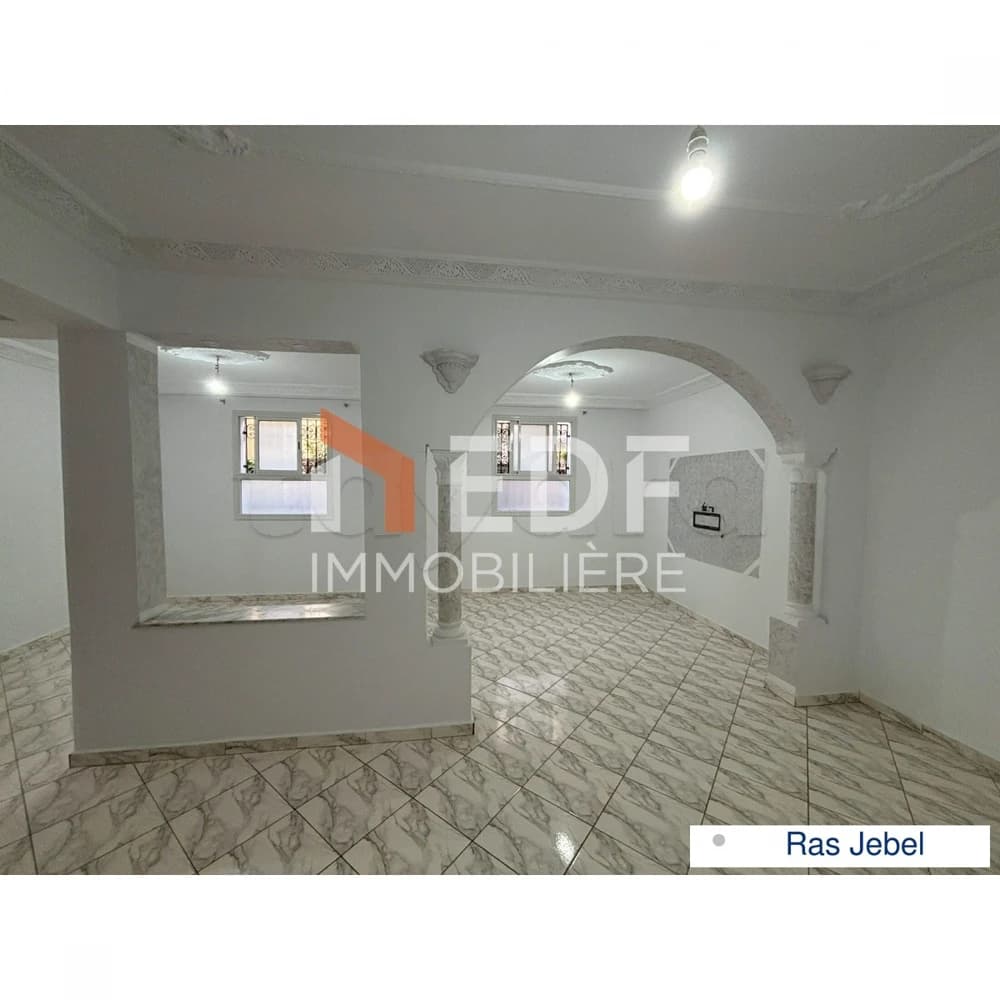 Maison de Style américain à vendre à Ras Jebel Bizerte REF:2691