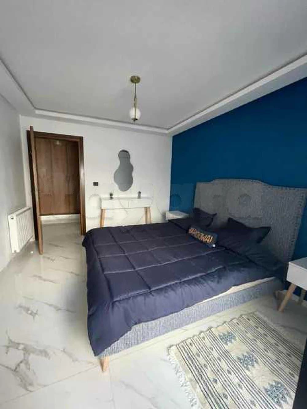 à louer un très luxueux appartement à cité el wahat l'aouina 