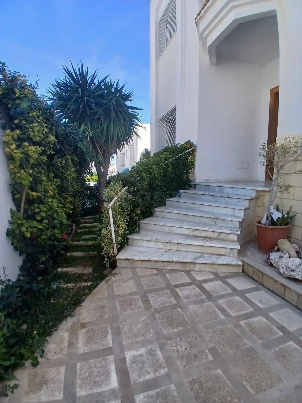 belle villa a cité ennaser 