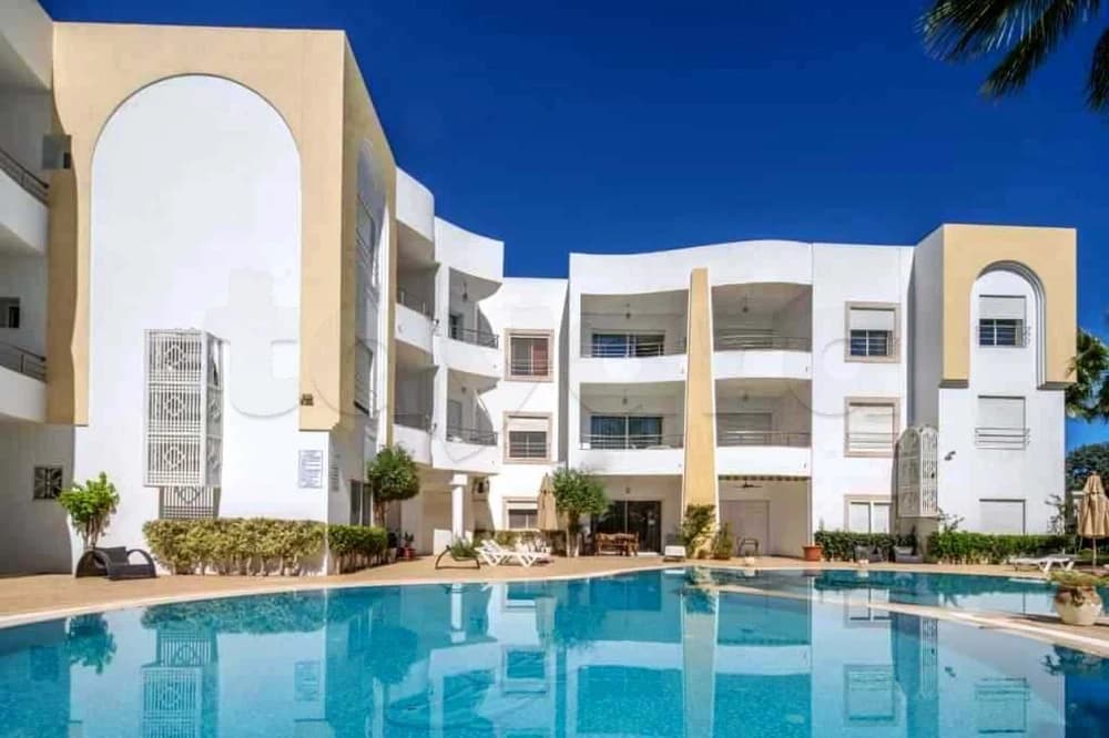 Appartement au rez de chaussée avec piscine