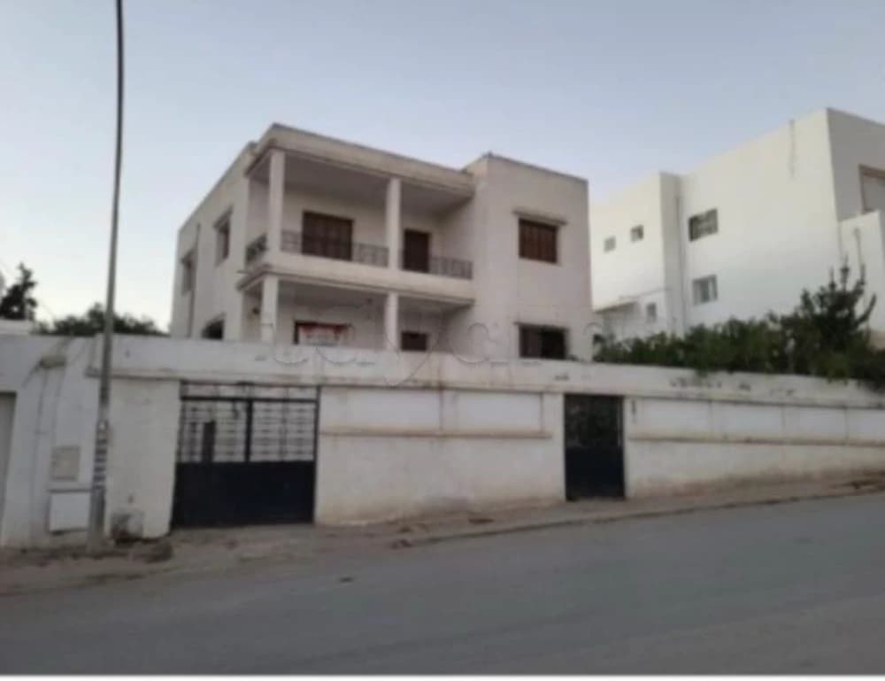 a vendre une villa a menzah 8