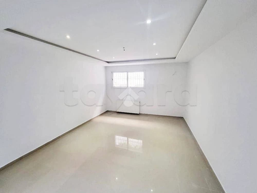  Á  louer : Rez-de-jardin en S+2 à El Manar I