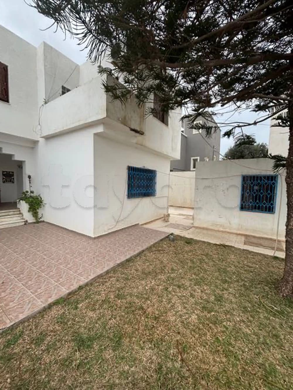 À LOUER – Villa de prestige pieds dans l’eau à Hammam Chott 