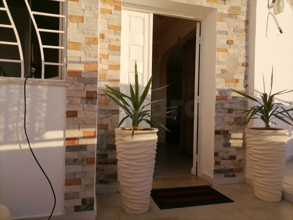 للبيع شقة أمام مبيت سقانص 