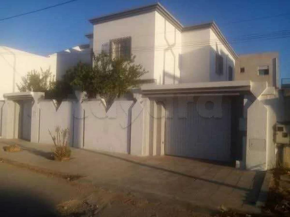 superbe villa duplex s5 richement meublé près station métro 20 mars