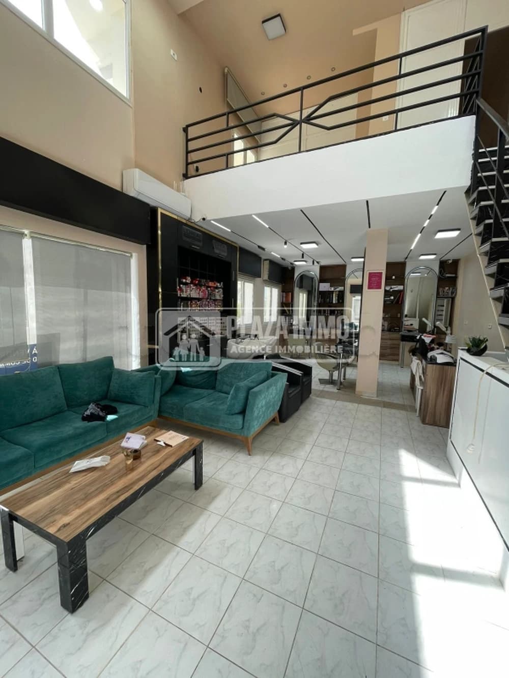 À vendre / gérance libre – Local coiffure & esthétique au Lac 2