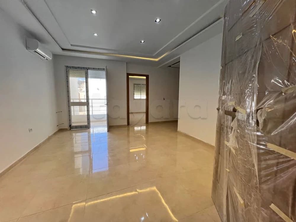 À louer un Appartement S+1 sans meubles jamais habité situé à Sahloul 4 
