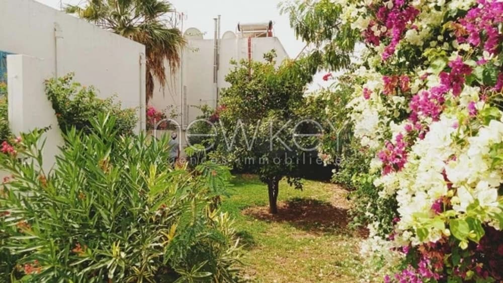 Villa S+3 avec jardin à Gammarth