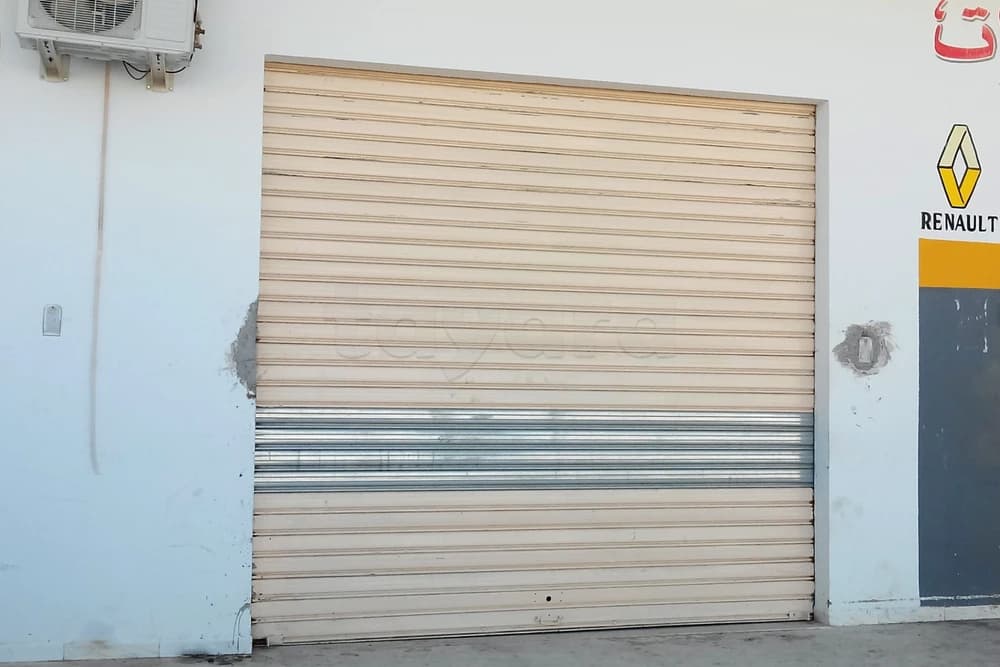 للكراء مغازة مساحتها 27م وراء سوريماكس بجاب عمارة ملاك الإتصال بالهاتف : 44985566