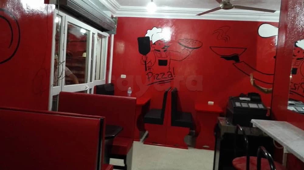 Tables et bancs restaurant en très bon état