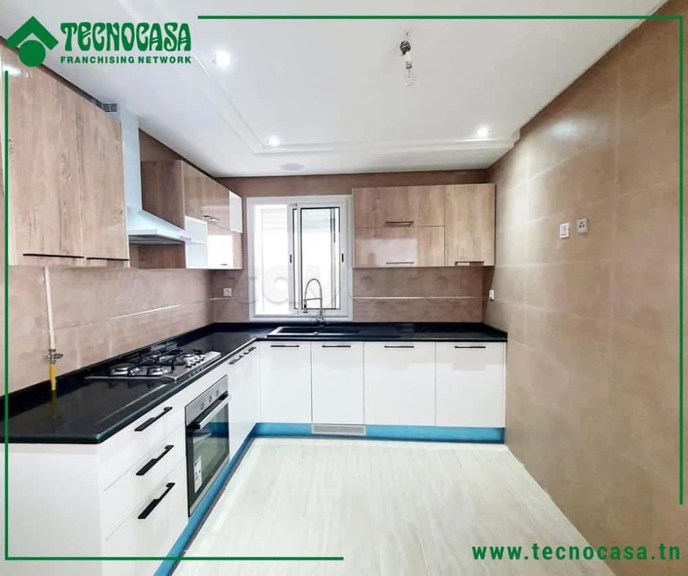 A vendre S+2 avec place de parking à Khzema Ouest