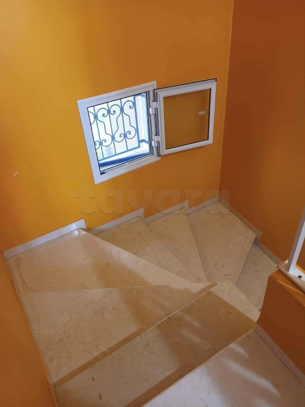 Un studio en duplex Situé à Bhira à proximité de café lmorjen ,Bizerte. 