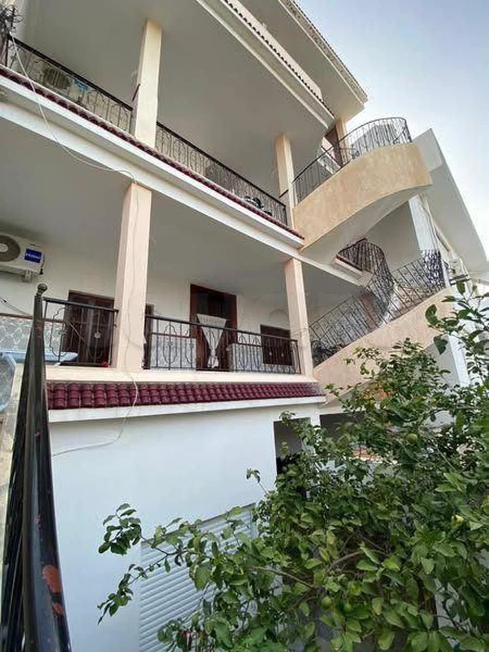 a vendre villa sur 4 niveaux avec garage a #nouvellemedina