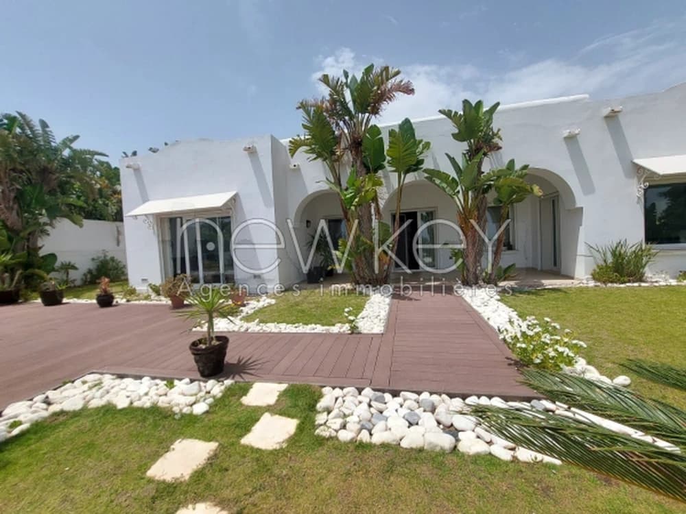 Une villa en s3 meublé à Gammarth avec une vue mer