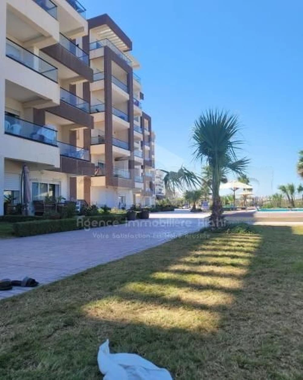 À LOUER |( court durée) Appartement S+2 situé a Chatt meriem pied dans l'eau