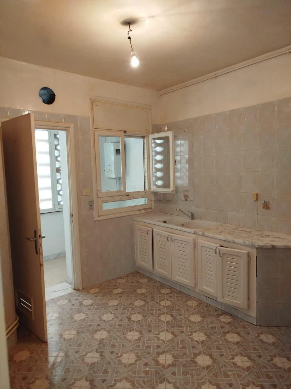 A vendre un appartement  S+3 à Ezzahra 
