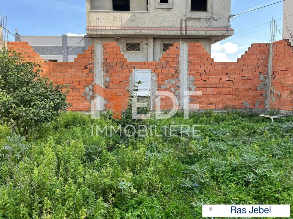a vendre terrain 104m² route tunis 
