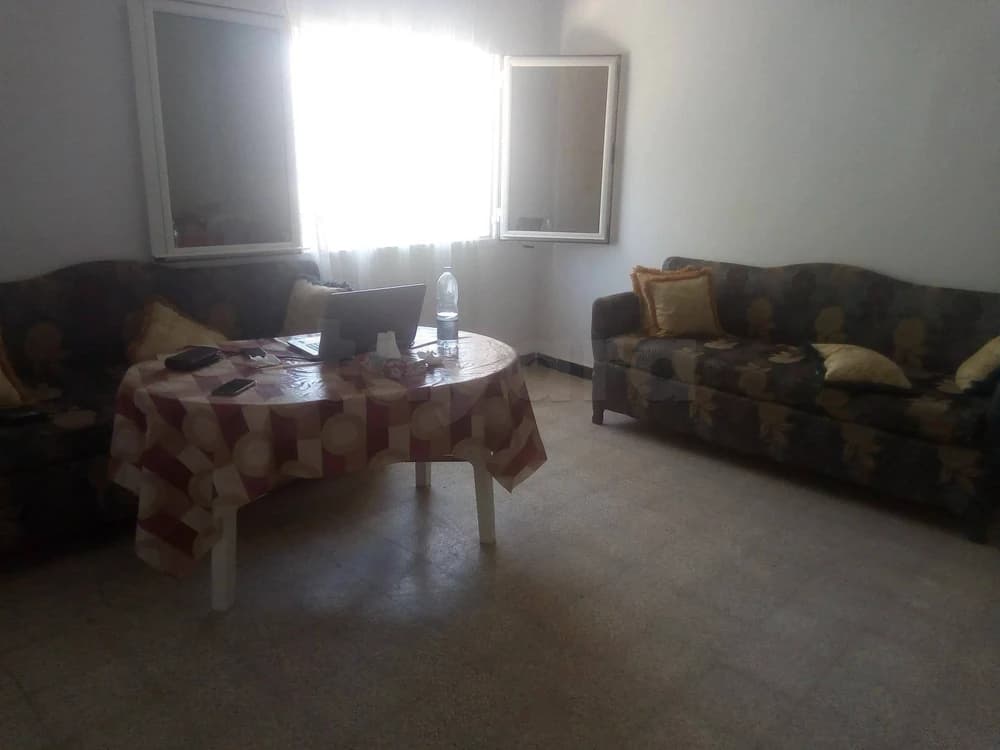 super etage s4 meuble bayrem tounnssi pres station metro bardo