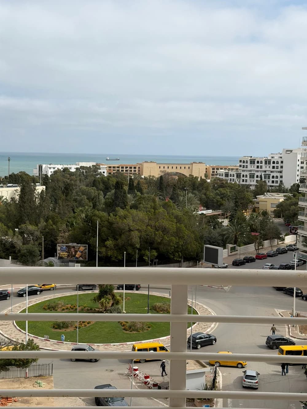 À louer appartement  s3 san meuble plein zone touristique khezama sousse 