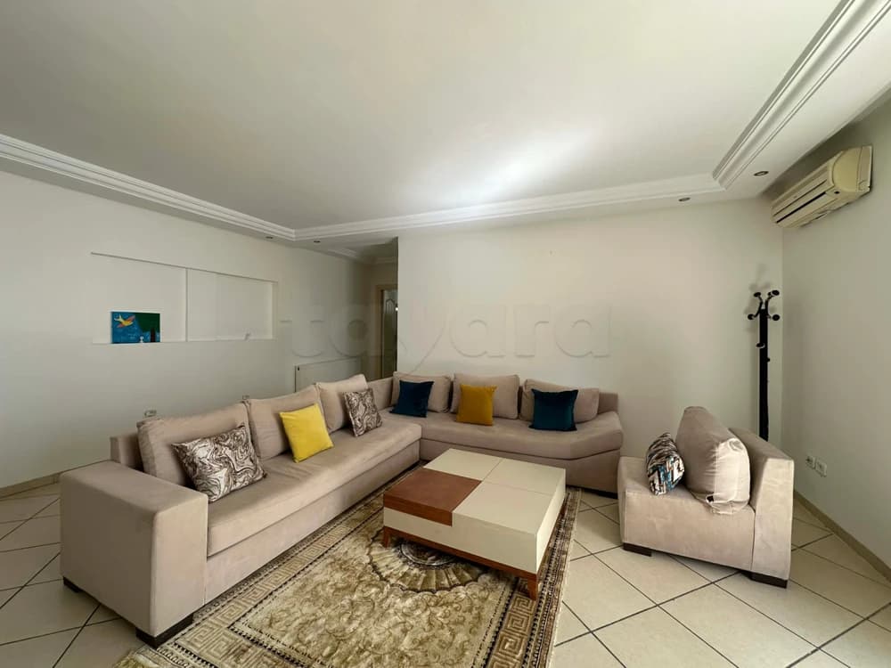 Rez-de-chaussée de villa S+2 meublé avec terrasse et jardin à Manar 1