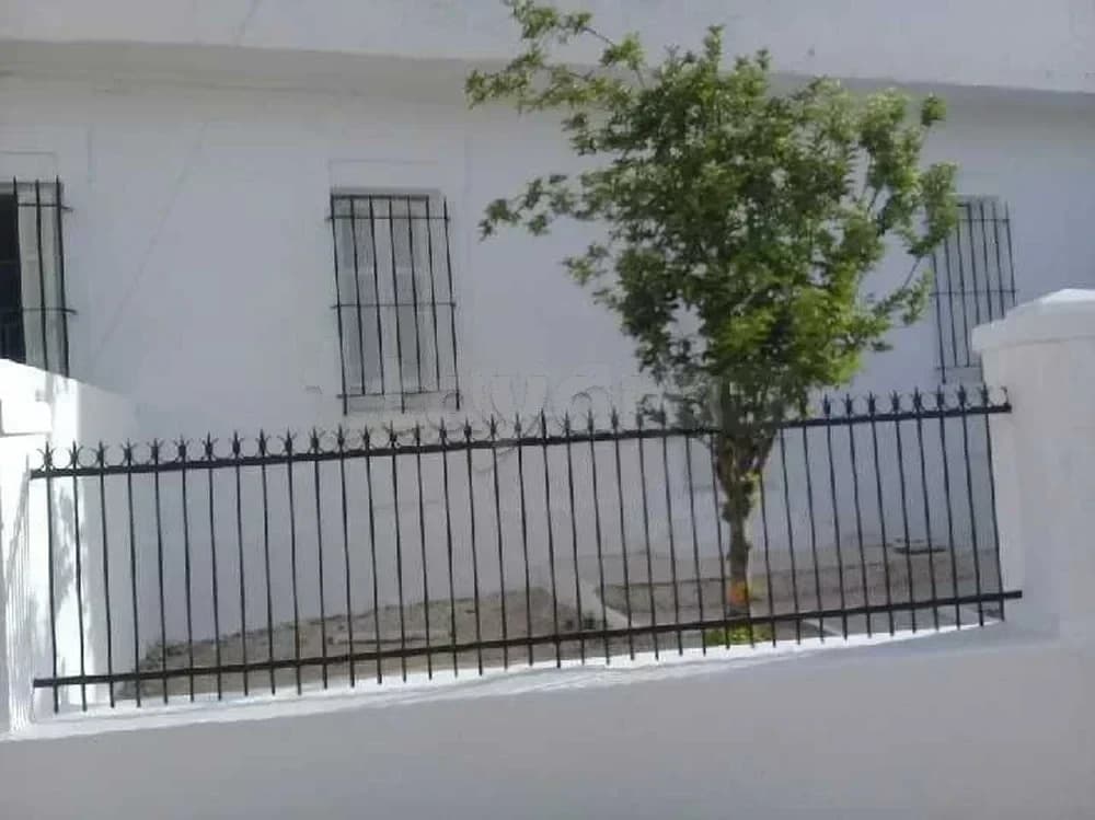 Rez de chaussé villa 5 pièces C.v. béja.