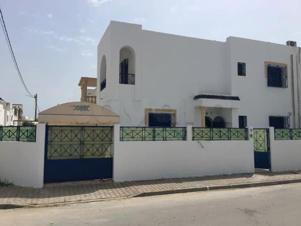 A louer Villa Duplex S+4 à Radès Méliane II