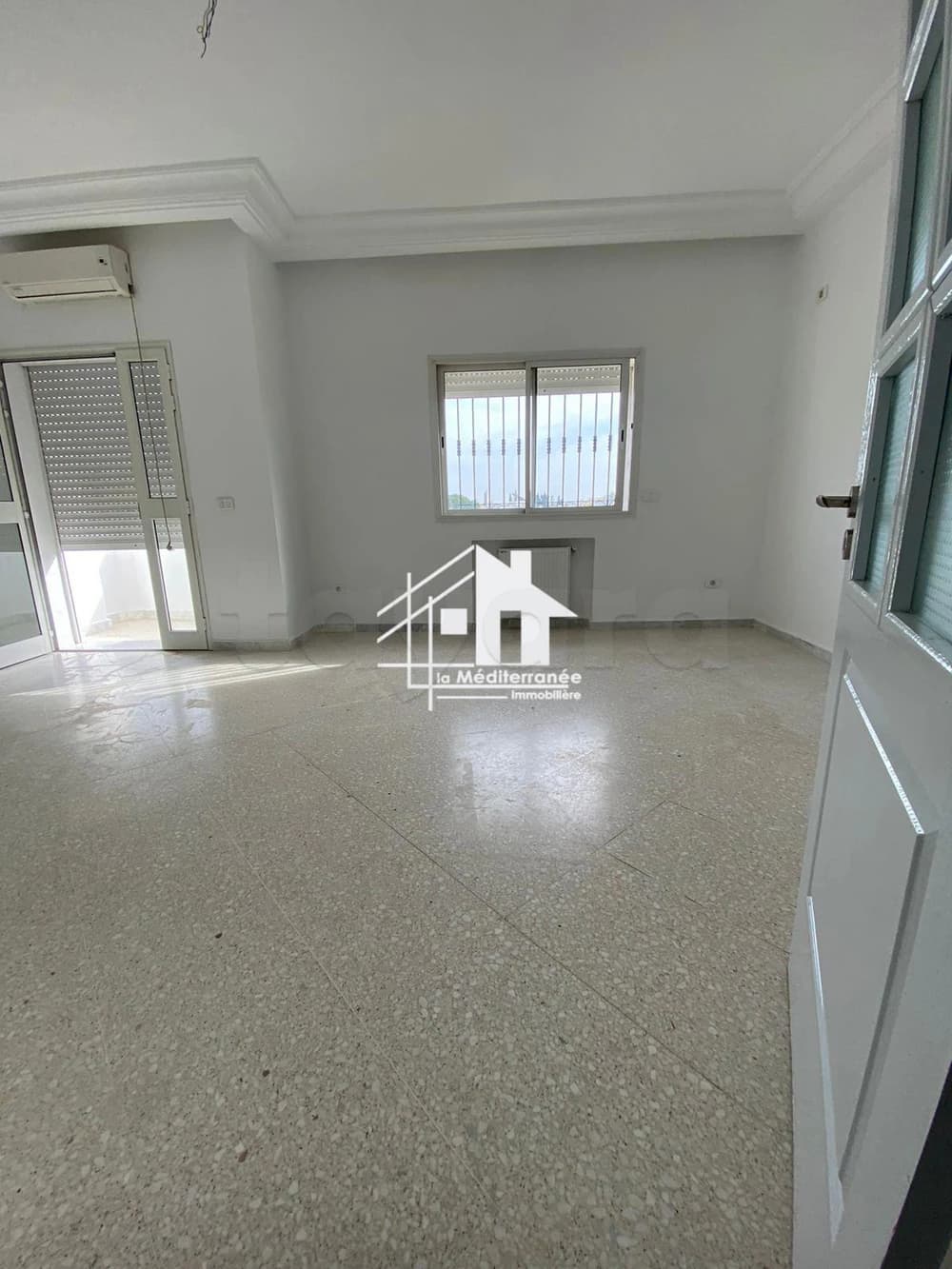 A vendre appartement S+2 Rdc au bayrem etounssi 