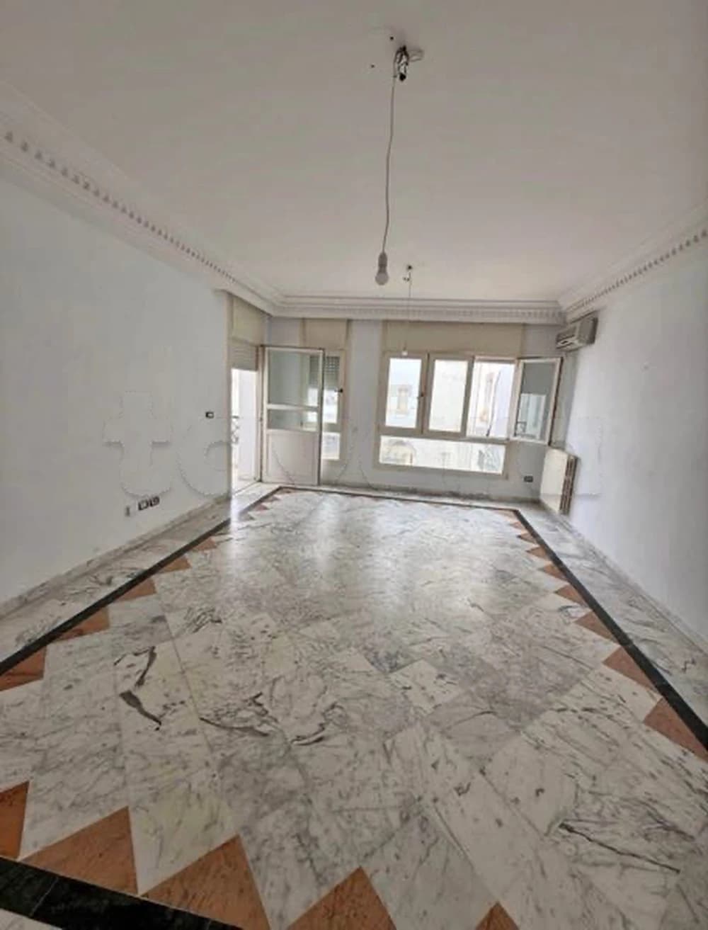 📍ENNASR 2 : APPARTEMENT S+2 À LOUER 