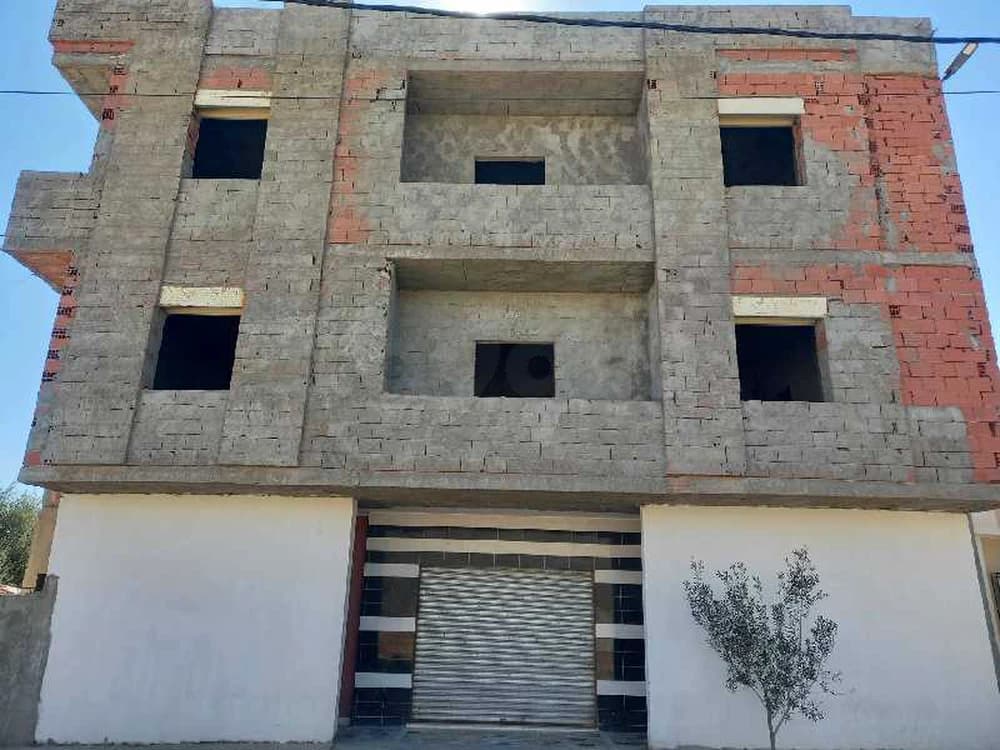 عمارة للبيع في حفوز - القيروان 