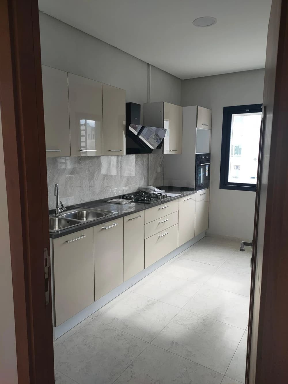 A Louer un S+2 haut standing à Cité Wahat l'Aouina