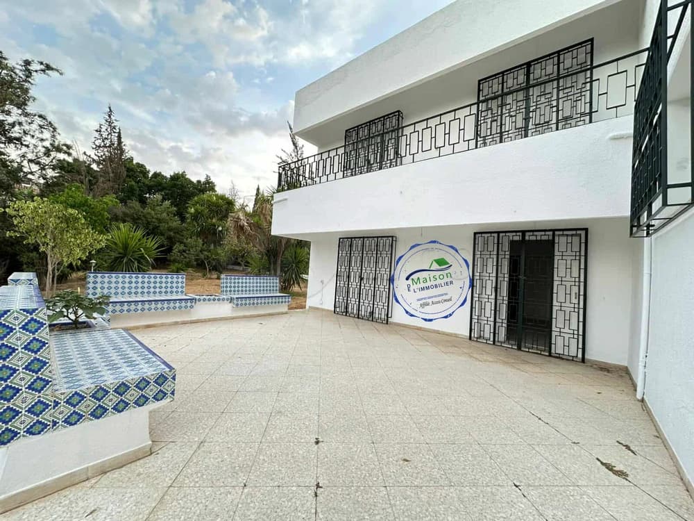 A louer villa indépendante S+6  usage habitation à Mutuelle ville