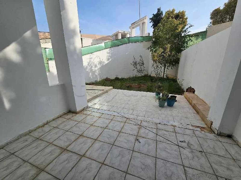 RIADH AL ANDALOUSE : APPARTEMENT S+2 AVEC JARDIN À LOUER 