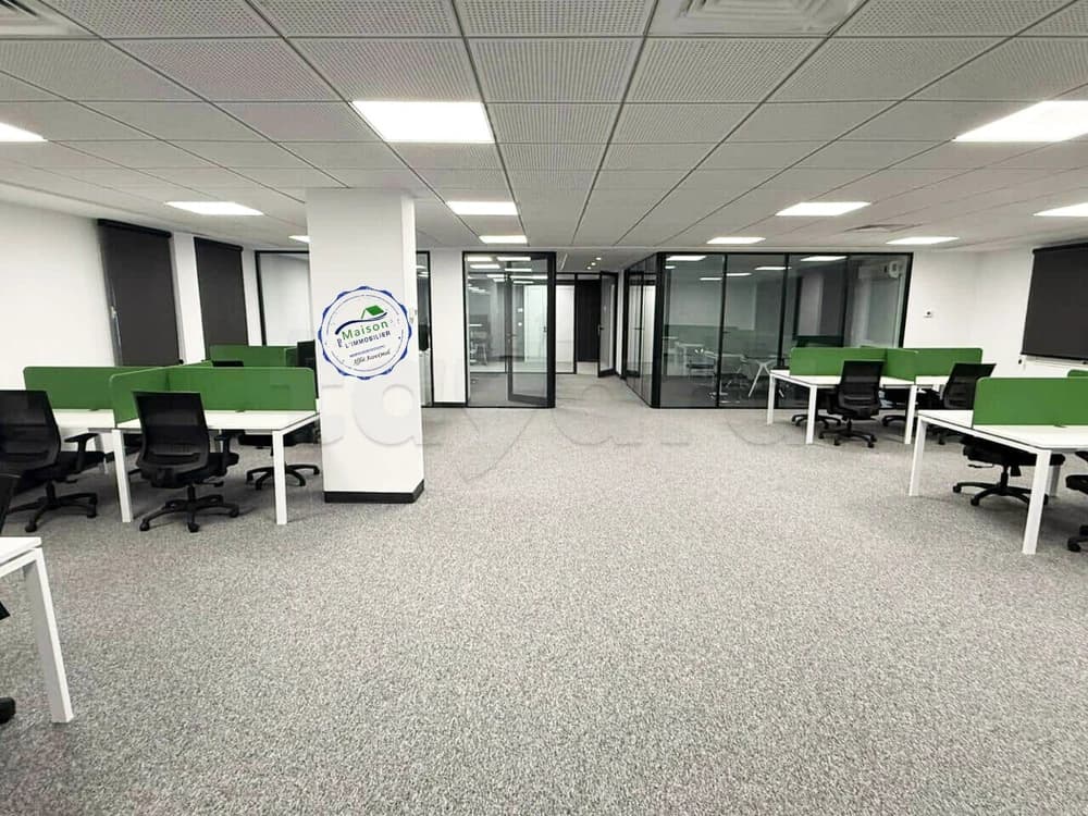 A louer plateau sup 250 m² haut standing au lac 1