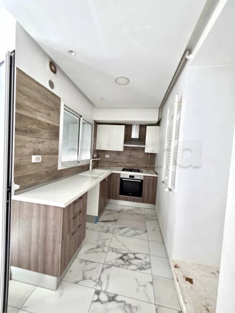 🏡 À louer S+1 avec parking sous-sol
📍 Ain Zaghouan