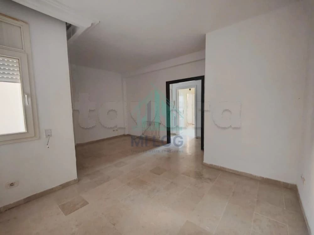 Un Appartement S2 de 110 m² à Rades