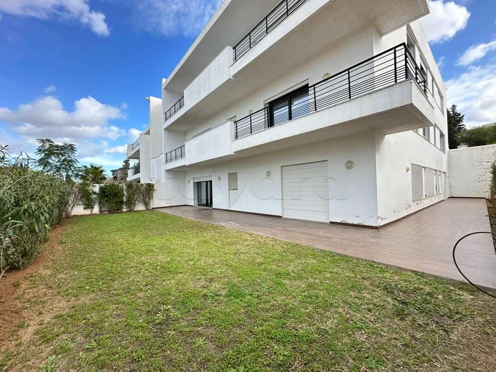 A louer RDC moderne sup 350m² avc jardin Notre Dame