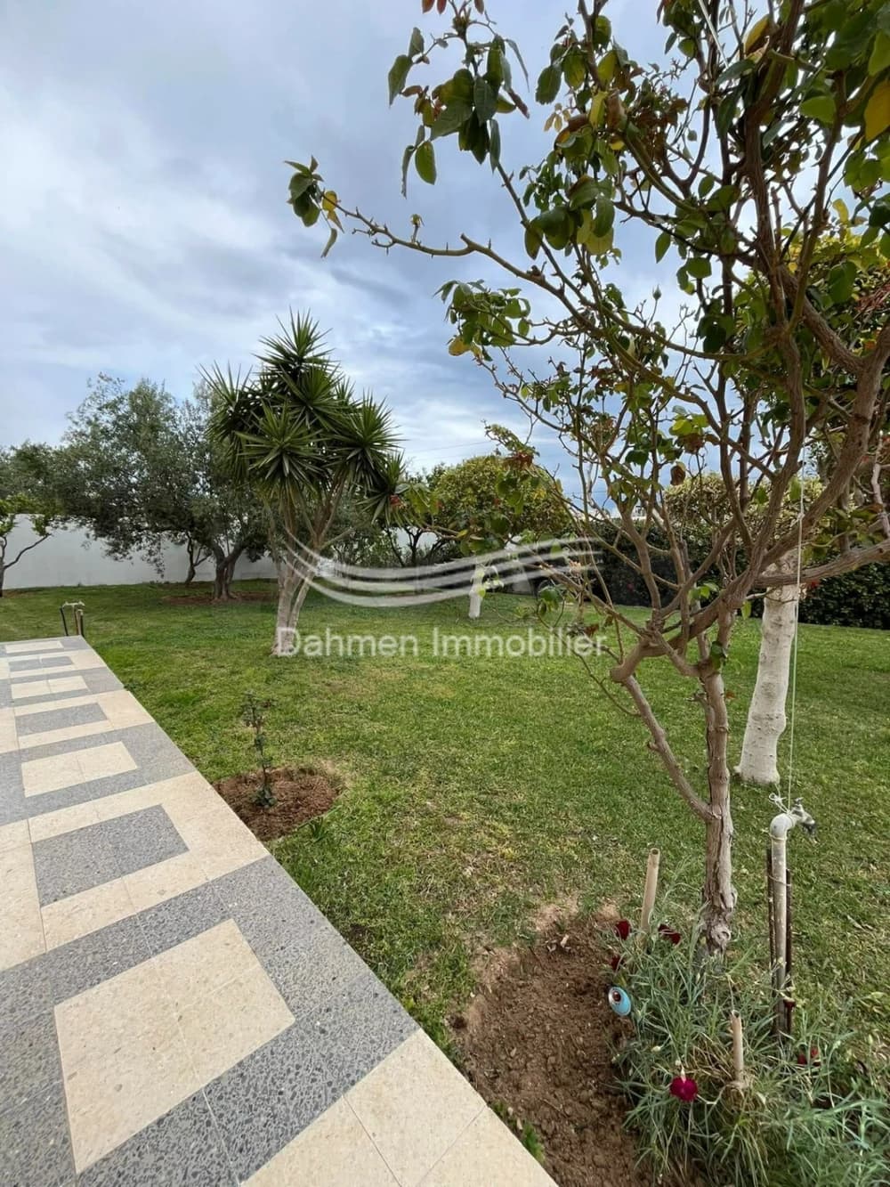 Magnifique RDC s+4 à louer à chott mariam