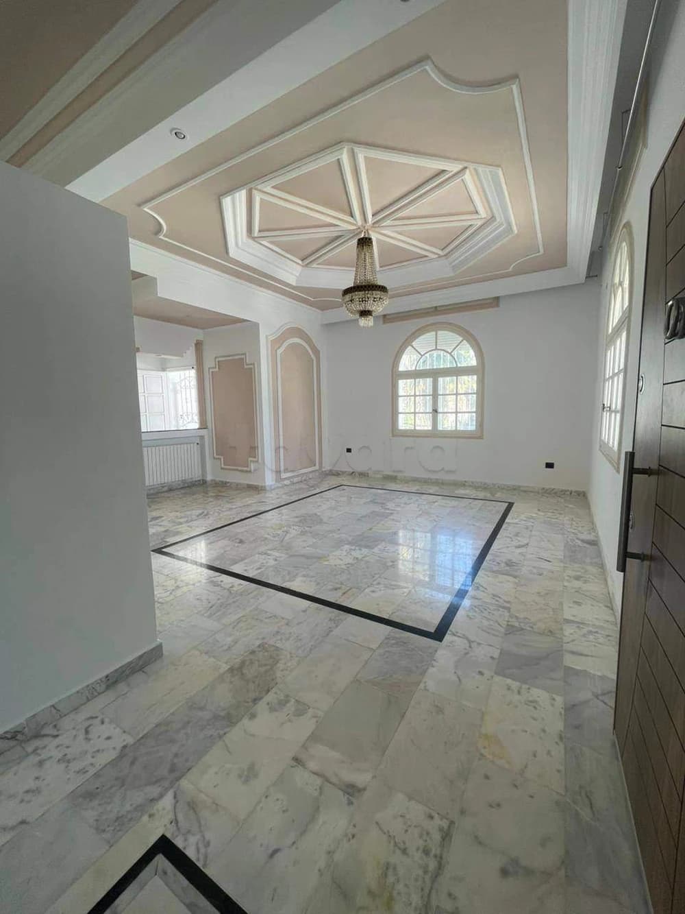 L'Aouina étage de villa à louer 