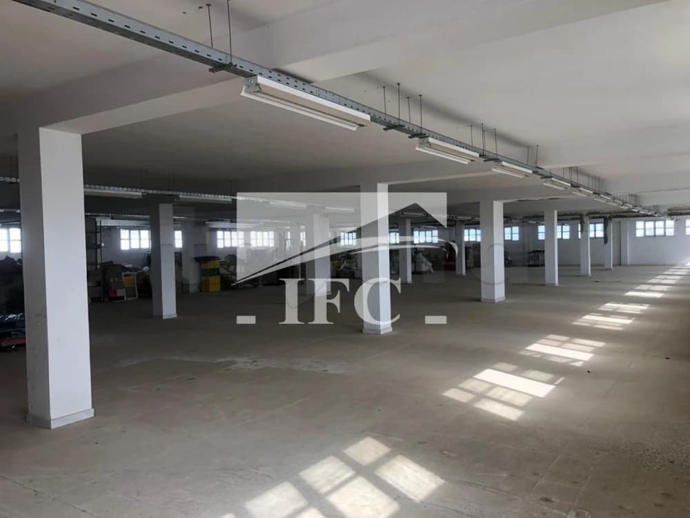 Dépôt avec des bureaux - 1350m² - charguia 2 - IFCC126