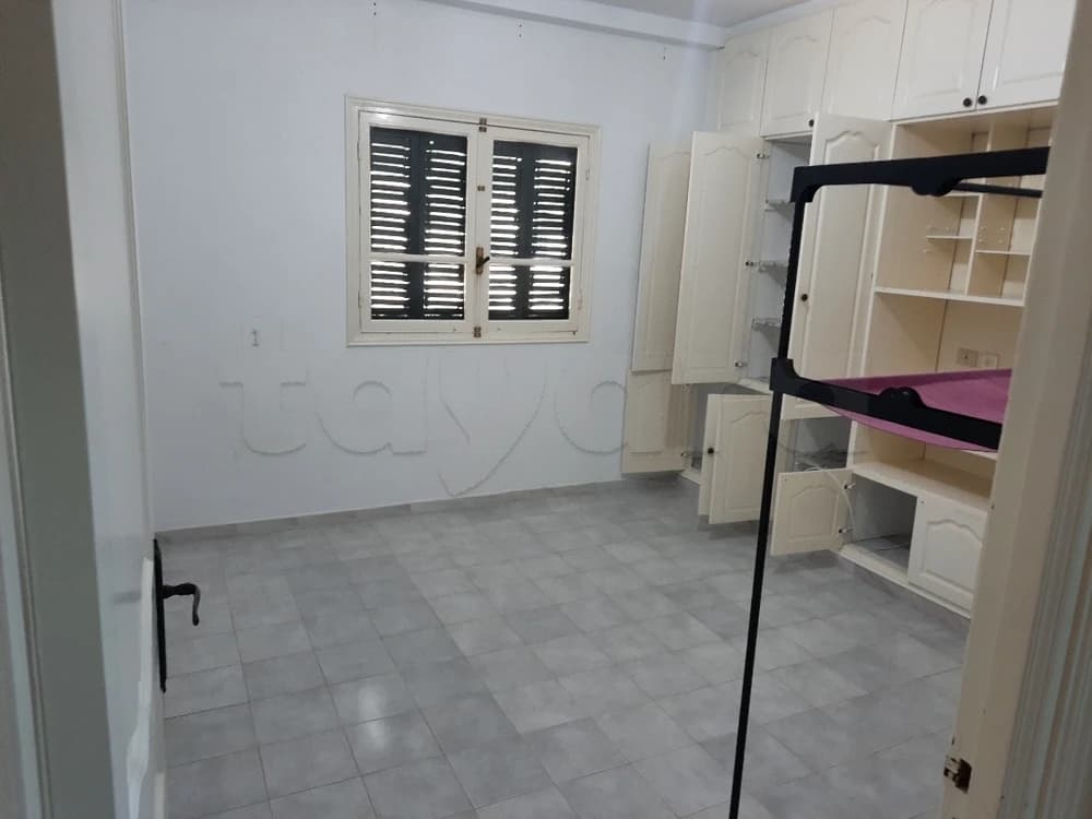 شقة للكراء طريق تنيور كم 1.5 عمارة مالك صفاقس