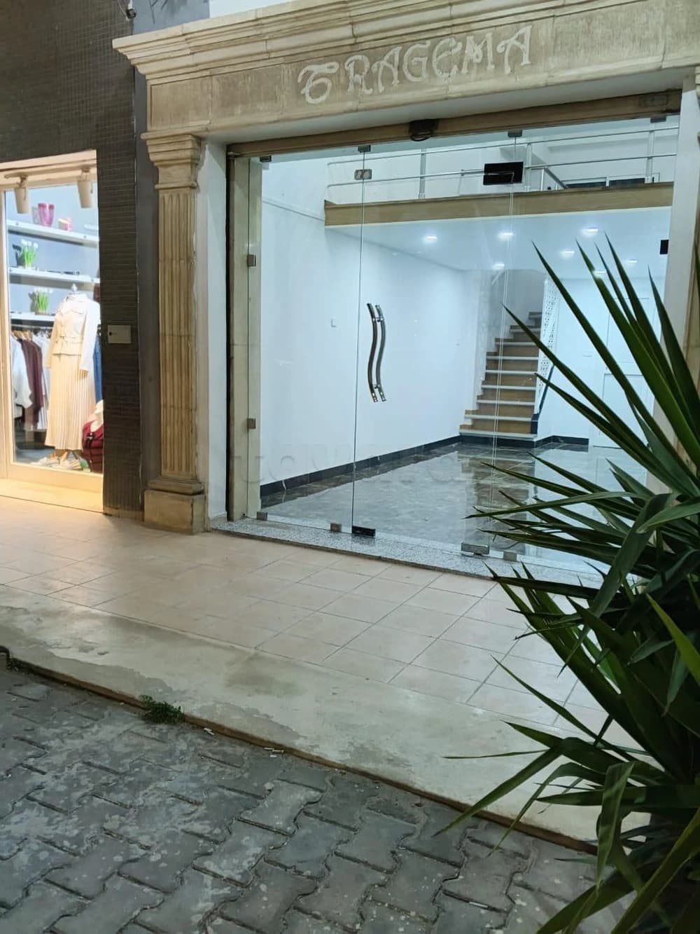 A Louer Magasin sur la Route Principale La Soukra