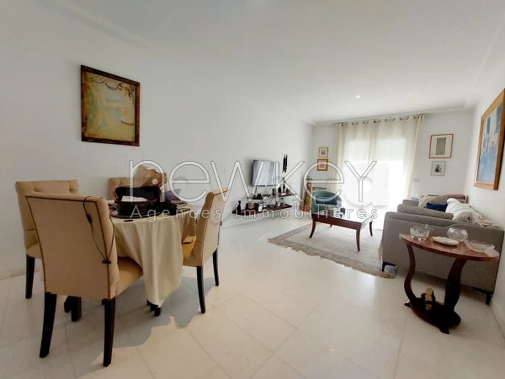 Coquet S+2 meublé à Gammarth