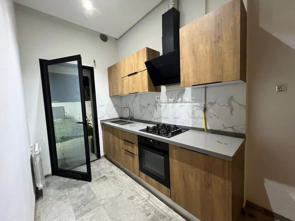 Un appartement S+1 avec jardin à Louer à Cité Lwahat
