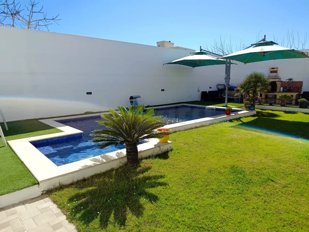  À Vendre – Superbe Villa Moderne avec piscine à Kélibia, Cité Ksiba