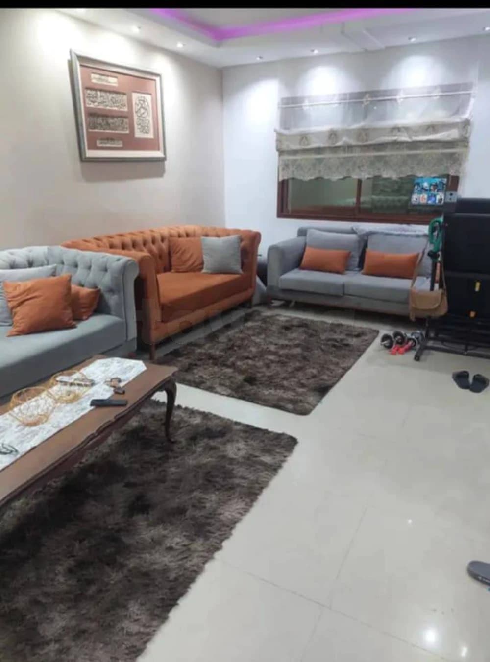 A vendre une maison sur trois niveau bâtie sur terrain 100m2 au le kram ouest