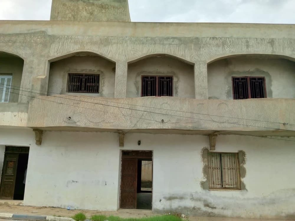 Villa  inachevée + 2 studios indépendants