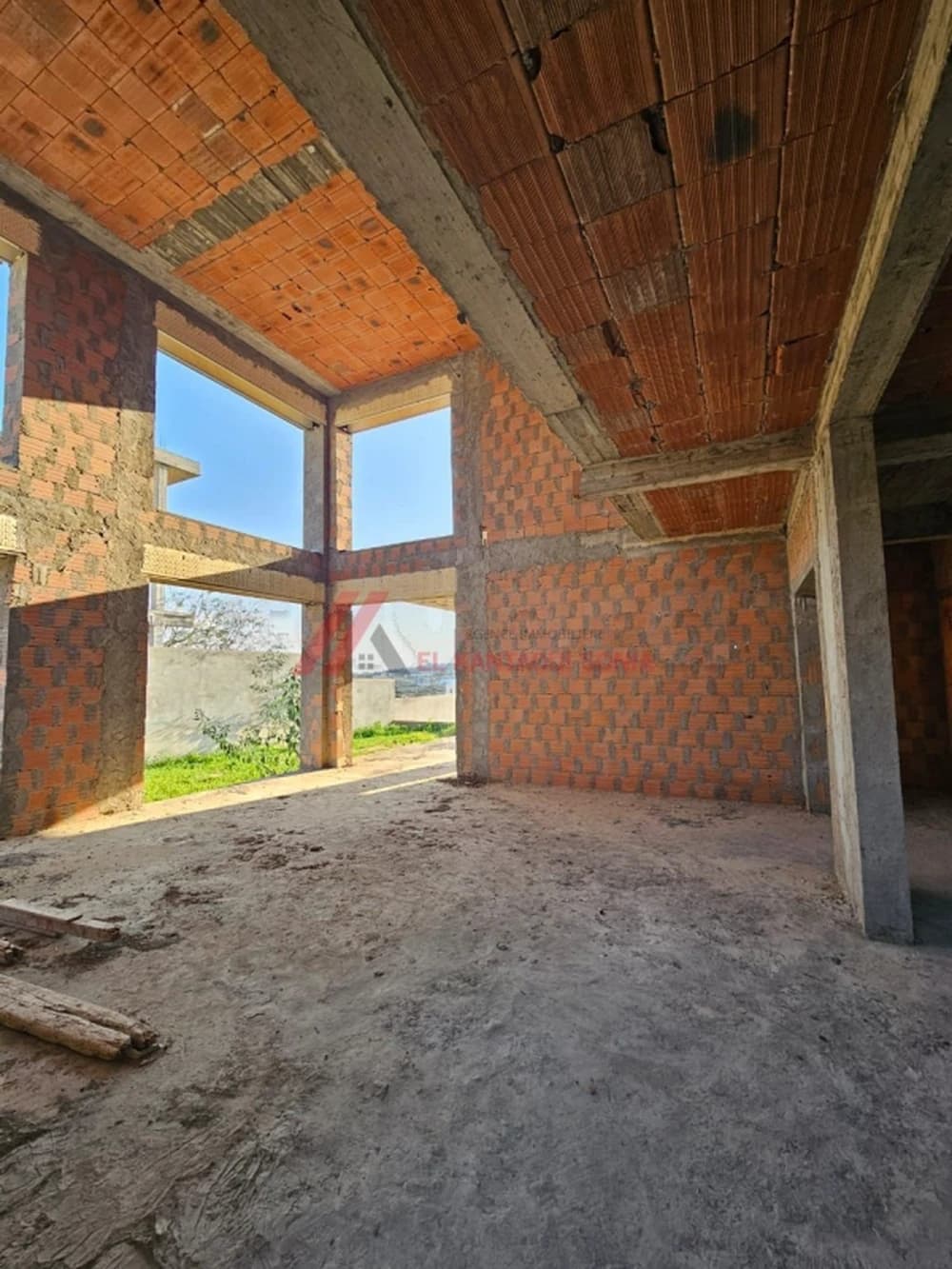 A vendre villa inachevée à Akouda