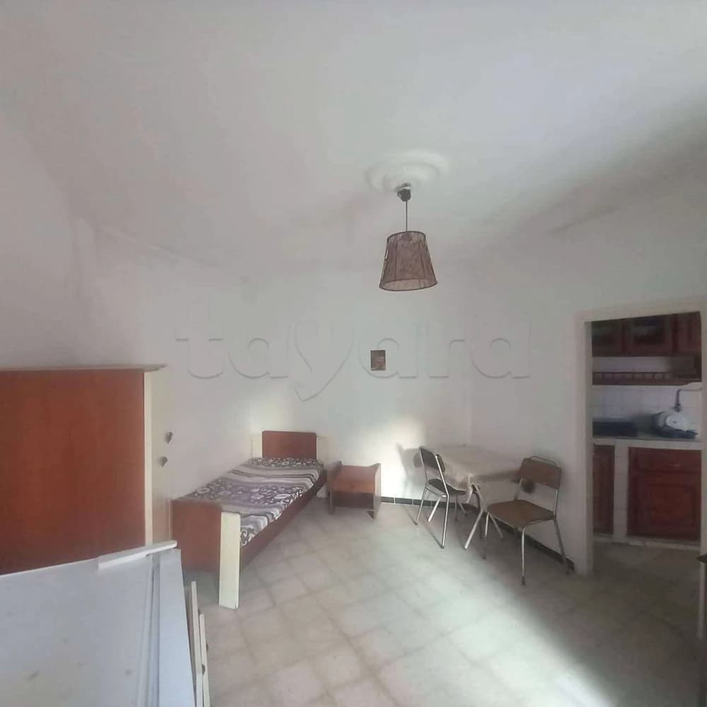 A Louer studio à Ariana 3min de Terminus métro  ( près Cnss )