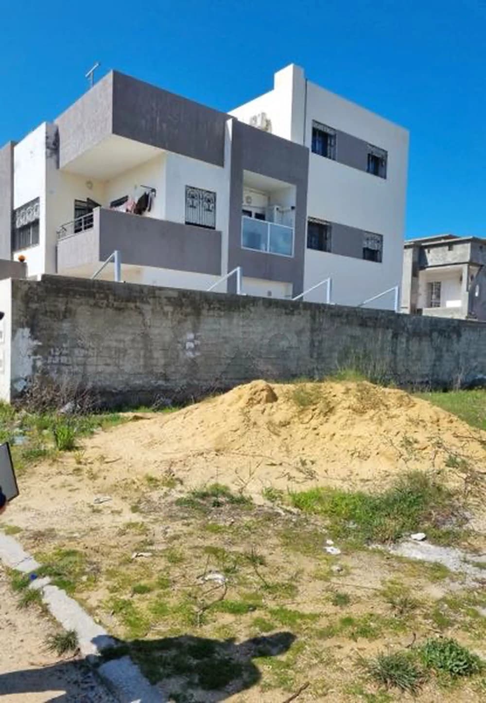 Terrain de 418 m a borj cedria