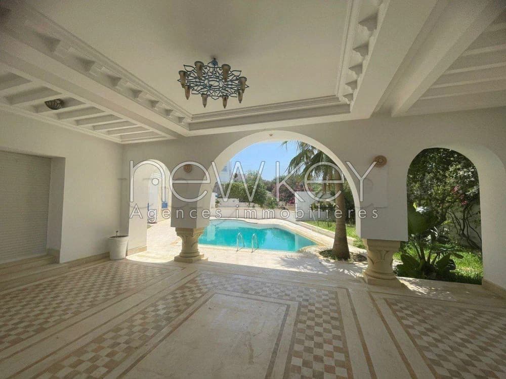 A vendre une villa avec piscine à Gammarth 
